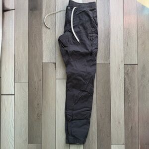 Vuori Men's Cargo Pants - Dark Gray